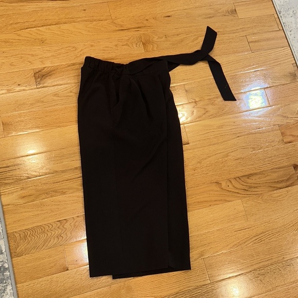Lululemon Noir Crop Pant Size 8 - Picture 4 of 4